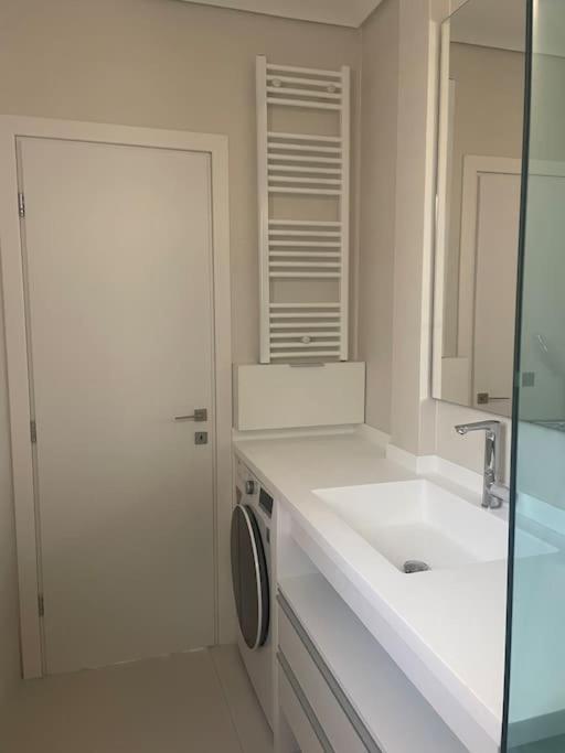 Apartment A-14 Light & Patio, New 2023! Next 2 Goulandris Museum! Pls Check Extra Fees For 2nd